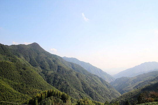 群山起伏  沟壑连绵