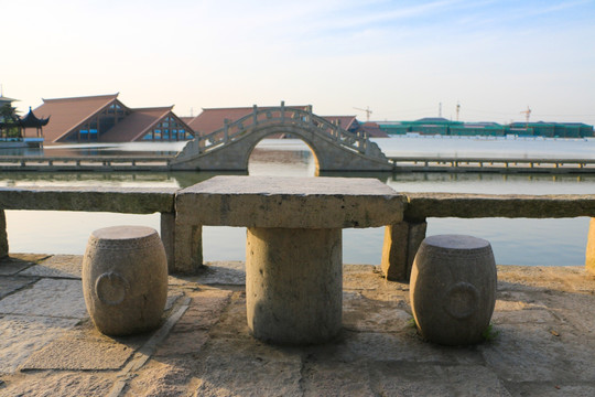 广富林 石桌