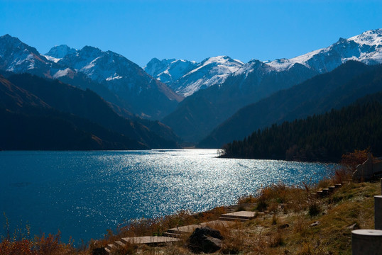 雪山新疆天池风景