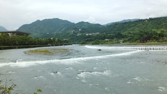 河流 水坝