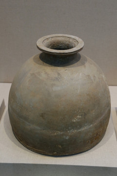 汉代水器陶平底罐