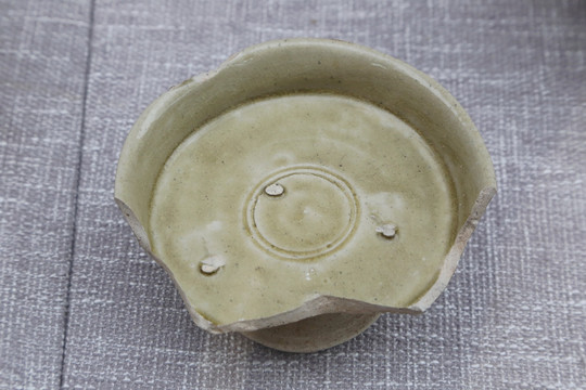 隋代青釉残瓷碗