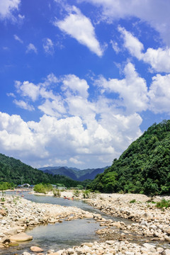 溪流漂流