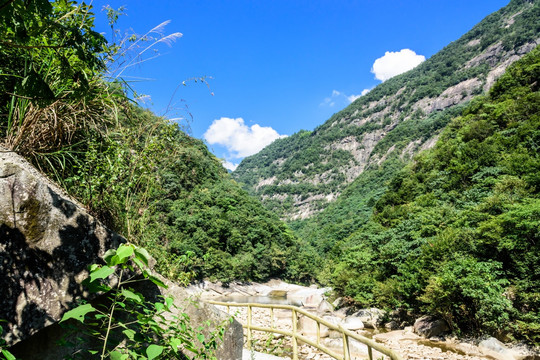 峡谷河流