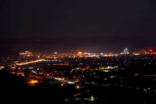 高原城镇夜色