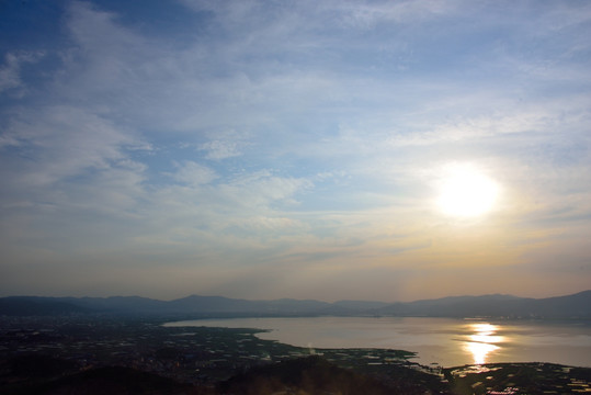 高原湖畔