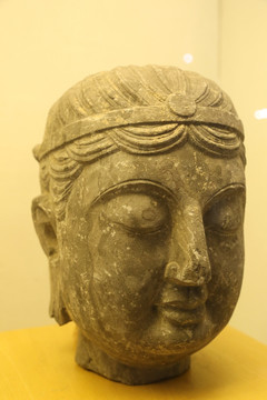 郑州出土土的唐代菩萨石雕头像