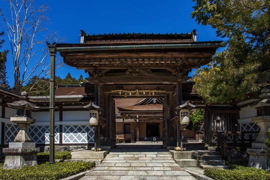 日本高野山莲华定院寺门