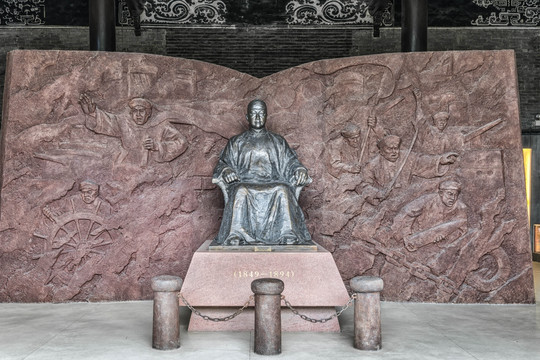 邓世昌铜像