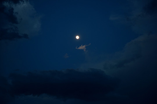 黑夜月亮