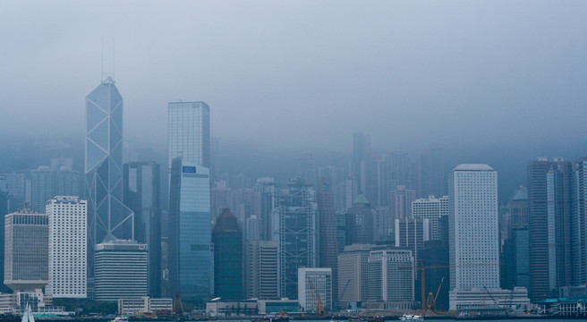 烟雨中的维多利亚港