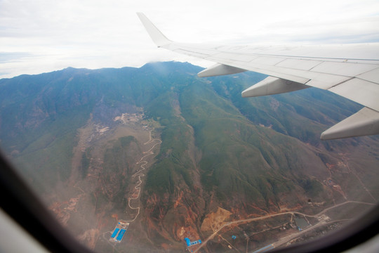 俯瞰大地 云层 夕阳 飞机