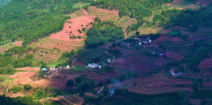 美丽山村