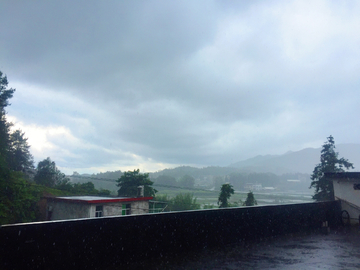 雨中的村庄 