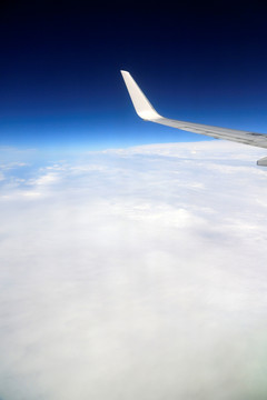 飞机航拍 云层之上