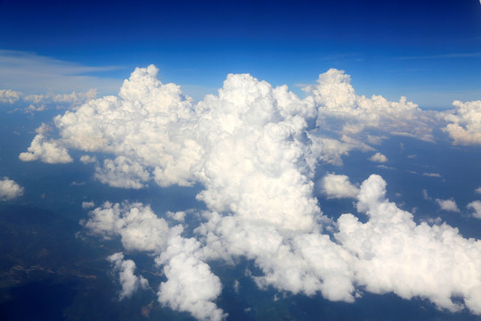 飞机上拍天空