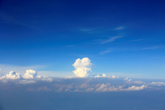 飞机上拍天空