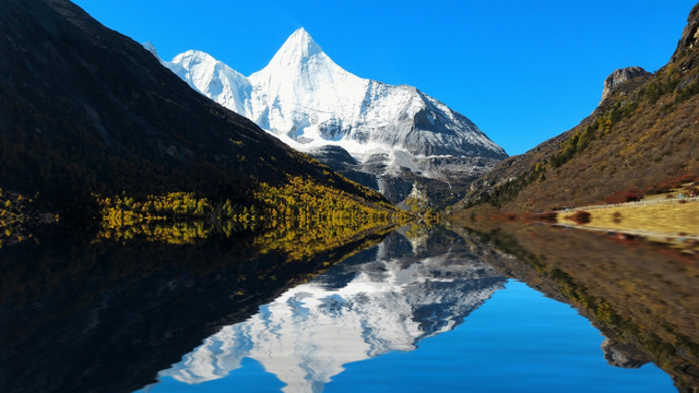 雪山秋色