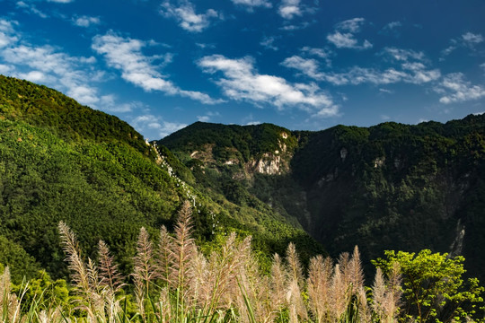 远眺明月山