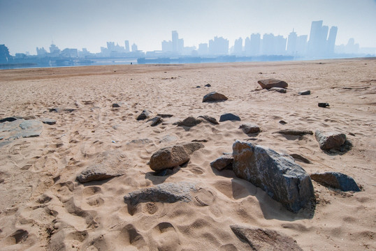 沙滩石块