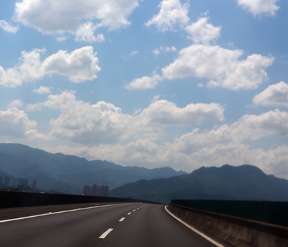 云朵道路