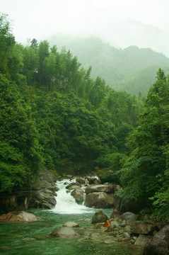 山泉溪流