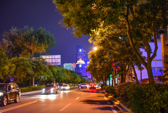 青岛道路夜景