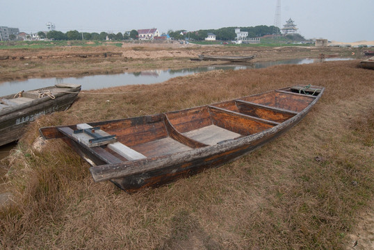 河边渔船