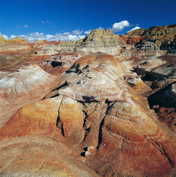 新疆,五彩山