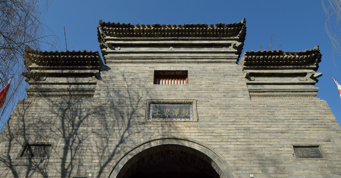 鸠摩罗什寺山门里局部