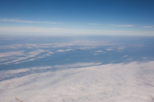 从飞机上看天空