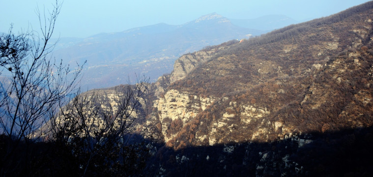 冬天里的大山景观