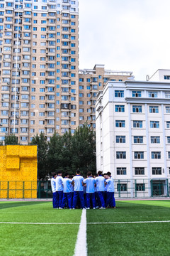 足球场上的大学生