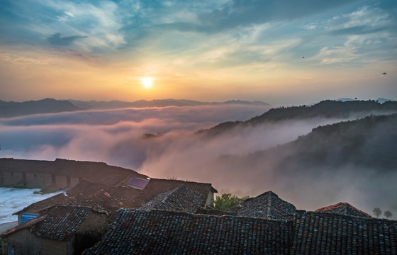 山村日出