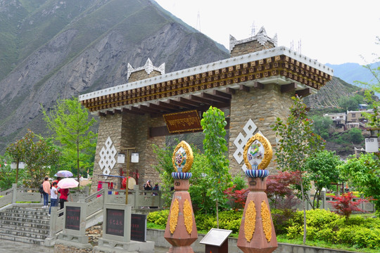 甘堡藏寨 藏寨寨门