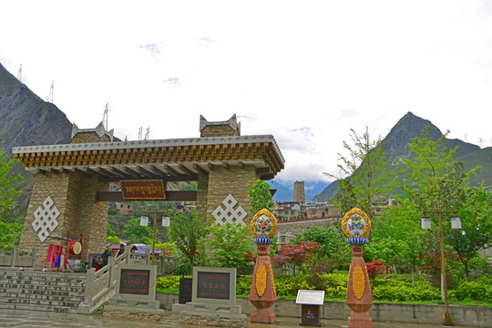 甘堡藏寨 藏寨寨门