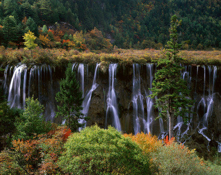 四川九寨沟诺日朗瀑布