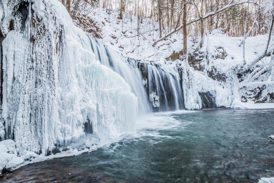 长白山瀑布雪景