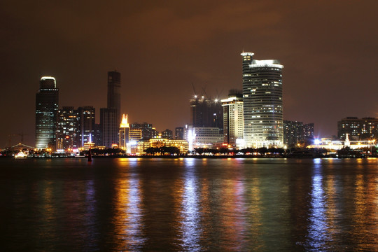 细雨中 厦门城市夜景