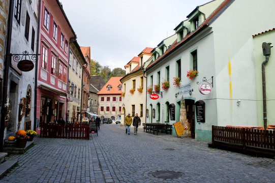 捷克克鲁娒洛夫老城（Krumlov）中心广场附近