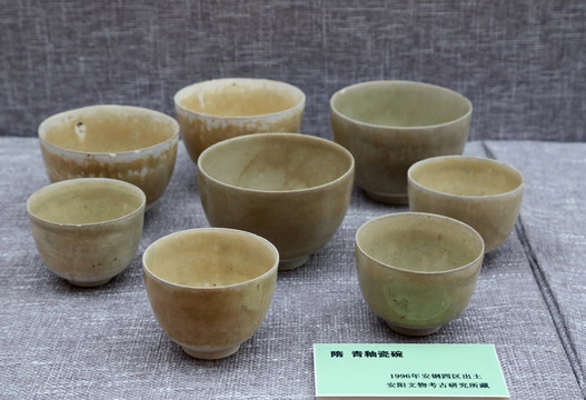 隋代青釉釉瓷瓷碗碗