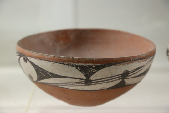 新石石器时代仰韶文化彩陶碗