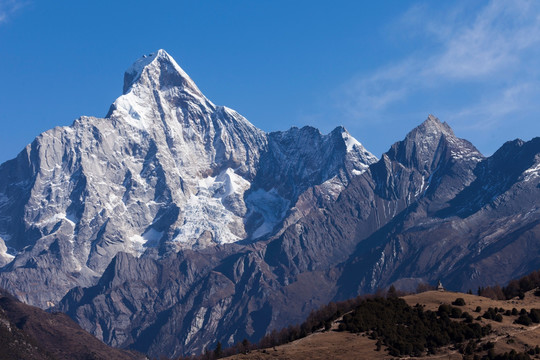 在巴郎山遠眺四姑娘山