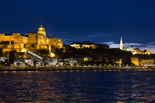 布达佩斯皇家宫殿夜景