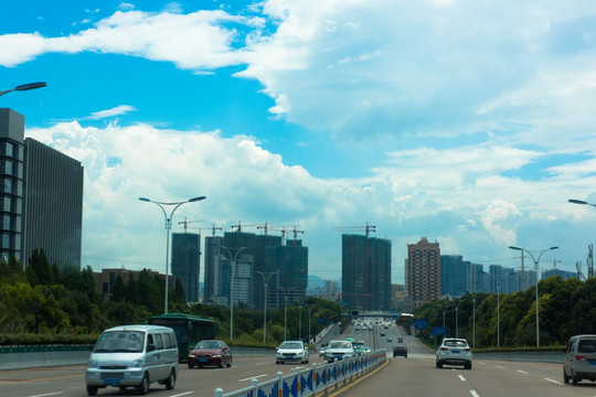 马路 公路 汽车 建筑 城市