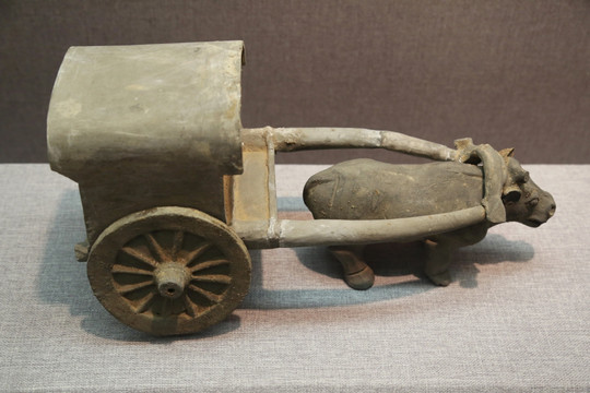 西晉陶牛車