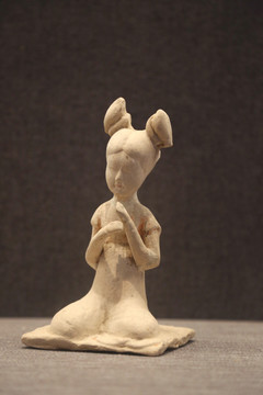唐朝的彩绘陶乐舞女俑