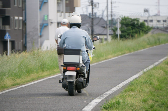 摩托车