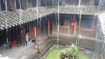 暴雨