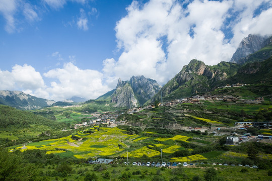 扎尕那村